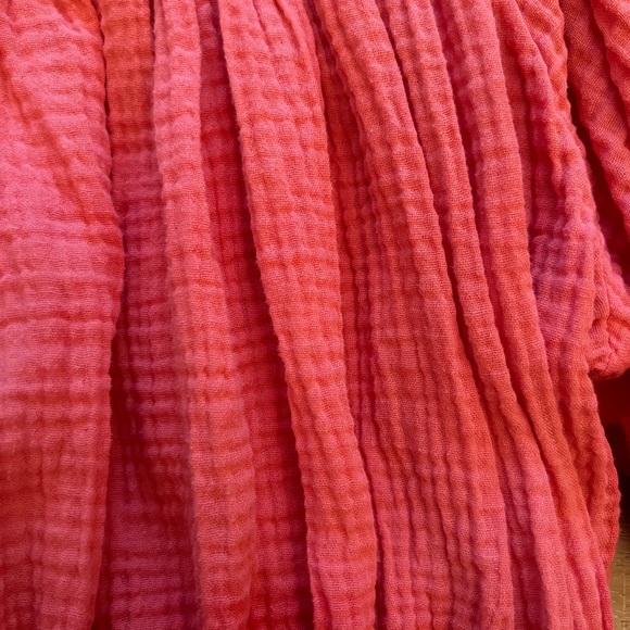 Cute crop top size small - Picture 2 of 2